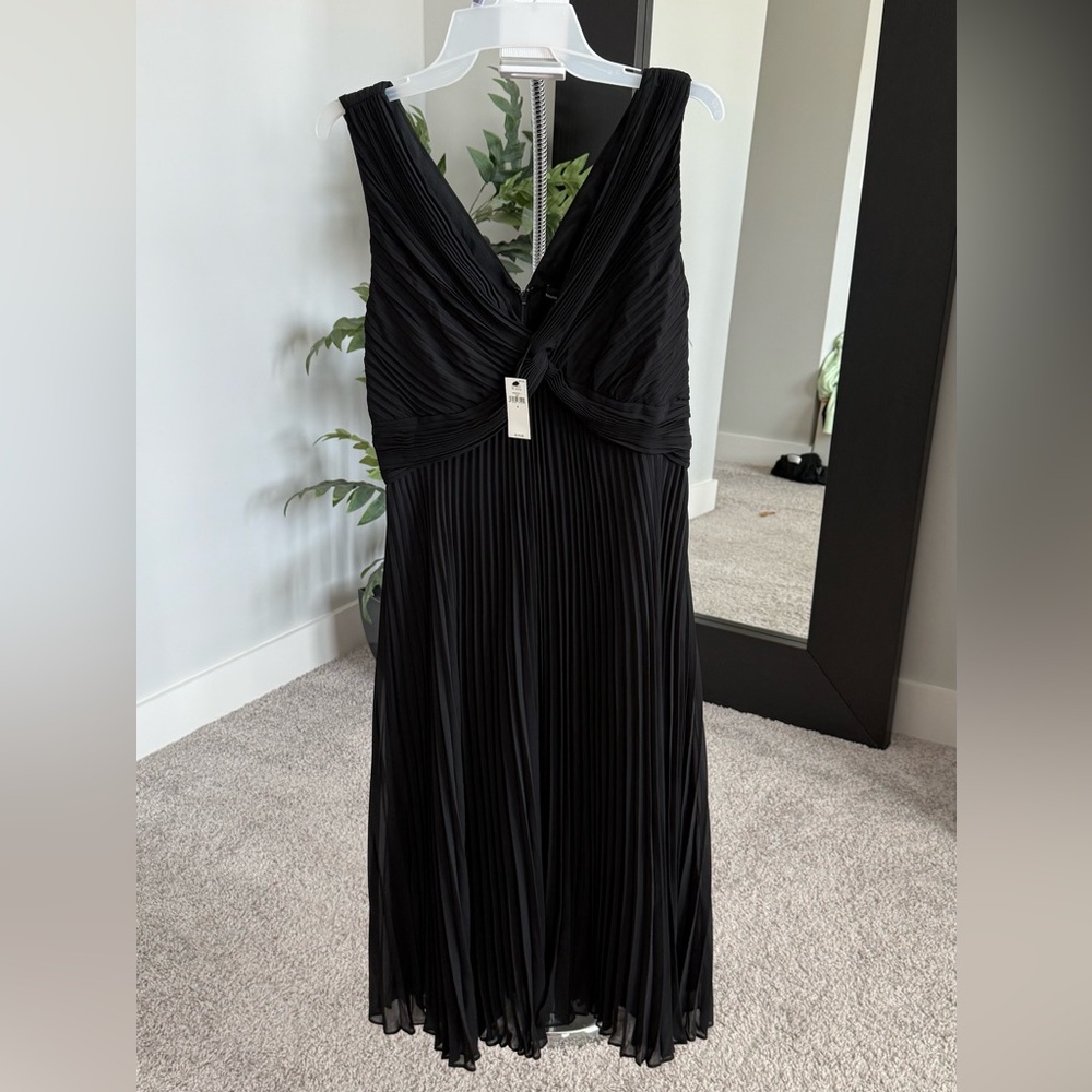 NWT - Banana Republic Factory - Black Pleated V-Neck Women’s Dress